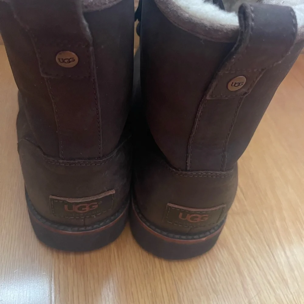 UGG Hannen Men’s Waterproof Shearling Winter Boots size 9